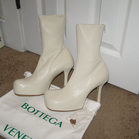 BRAND NEW! size 39/9 Bottega Veneta Ivory Leather Platform Booties - Picture 2 of 15